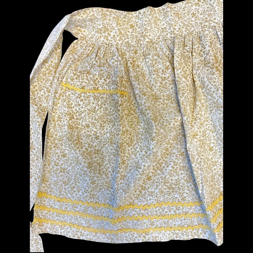 Vintage Calico Apron Handmade‎ Pocket Yellow Rick Rack Trimmed Calico Print